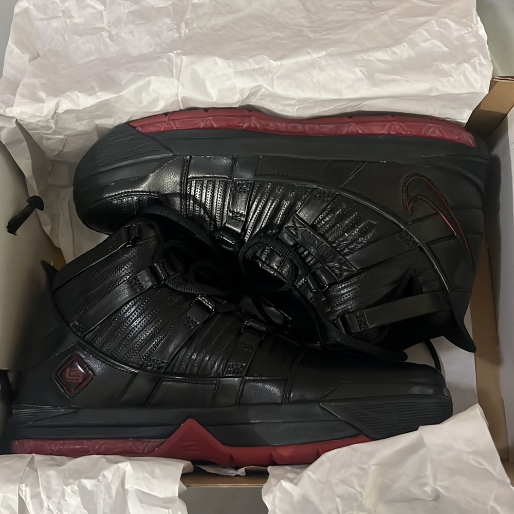 Nike ZOOM LEBRON III Black/ Varsity Crimson BRAND NEW NEVER WORN WITH OG BOX